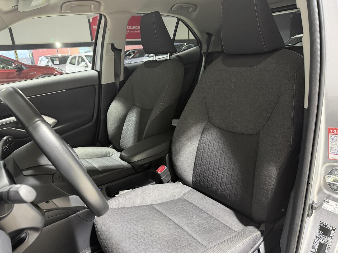 Toyota YARIS Cross 1.5 Hybrid Dynamic edition | Parkeersensoren voor + achter | Smart key | Privacy glass | Apple Carplay & Android Auto | Navigatie