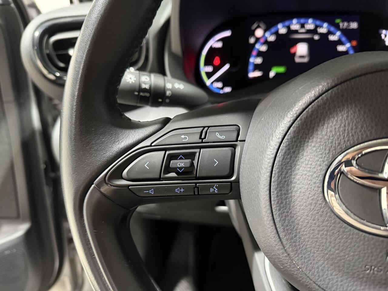 Toyota YARIS Cross 1.5 Hybrid Dynamic edition | Parkeersensoren voor + achter | Smart key | Privacy glass | Apple Carplay & Android Auto | Navigatie