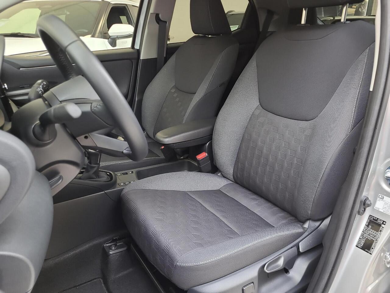 Toyota YARIS 1.5 Hybrid 115 First Edition | Apple CarPlay / Android Auto | LED Verlichting | Rijklaarprijs incl. garantie |