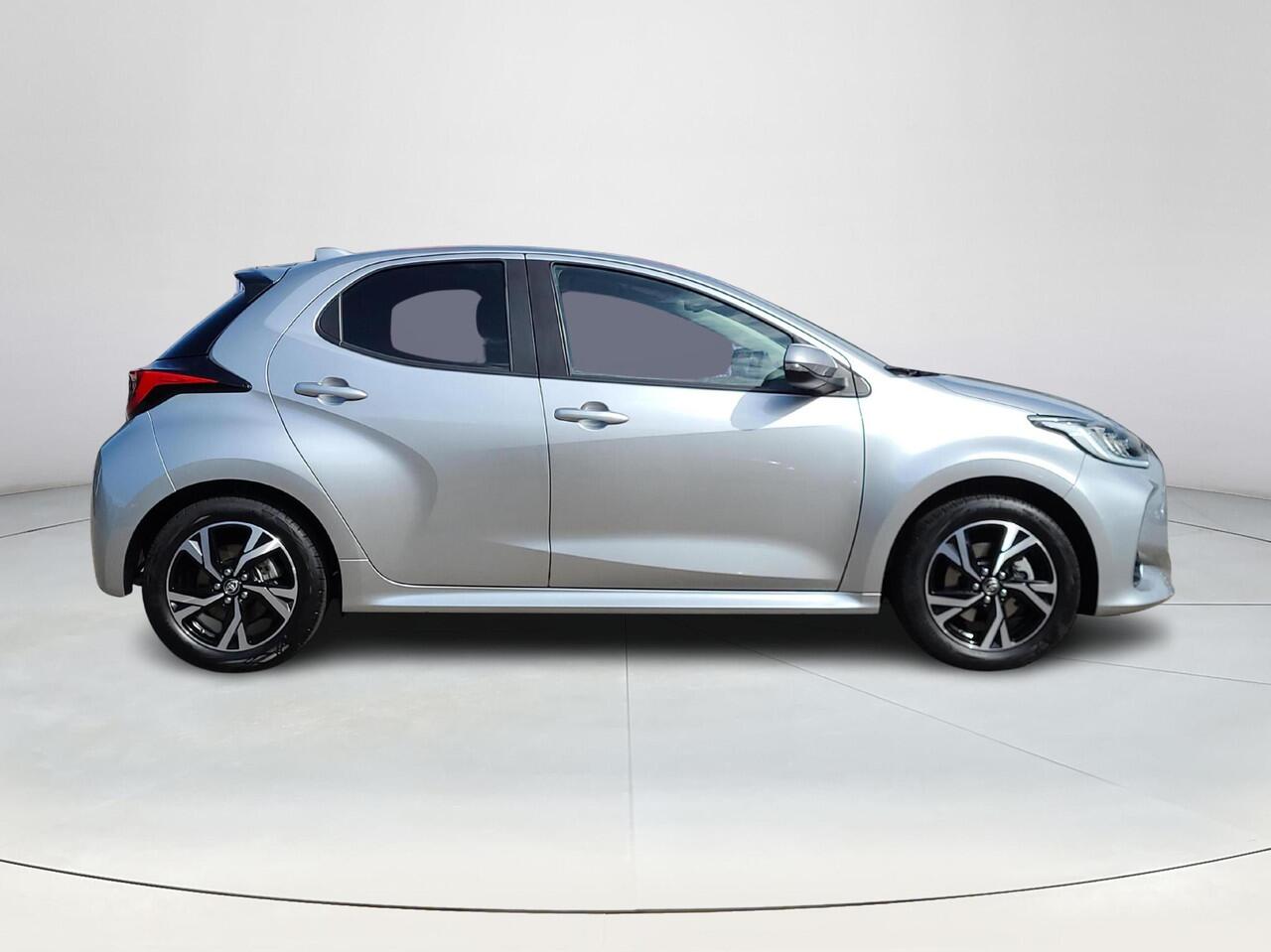 Toyota YARIS 1.5 Hybrid 115 First Edition | Apple CarPlay / Android Auto | LED Verlichting | Rijklaarprijs incl. garantie |