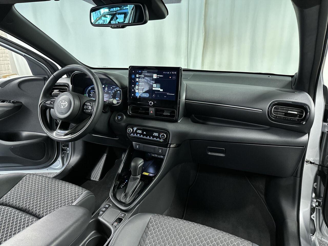 Toyota YARIS 1.5 Hybrid 130 Executive Automaat | Navi | CarPlay | Stuur&Stoelverwarming