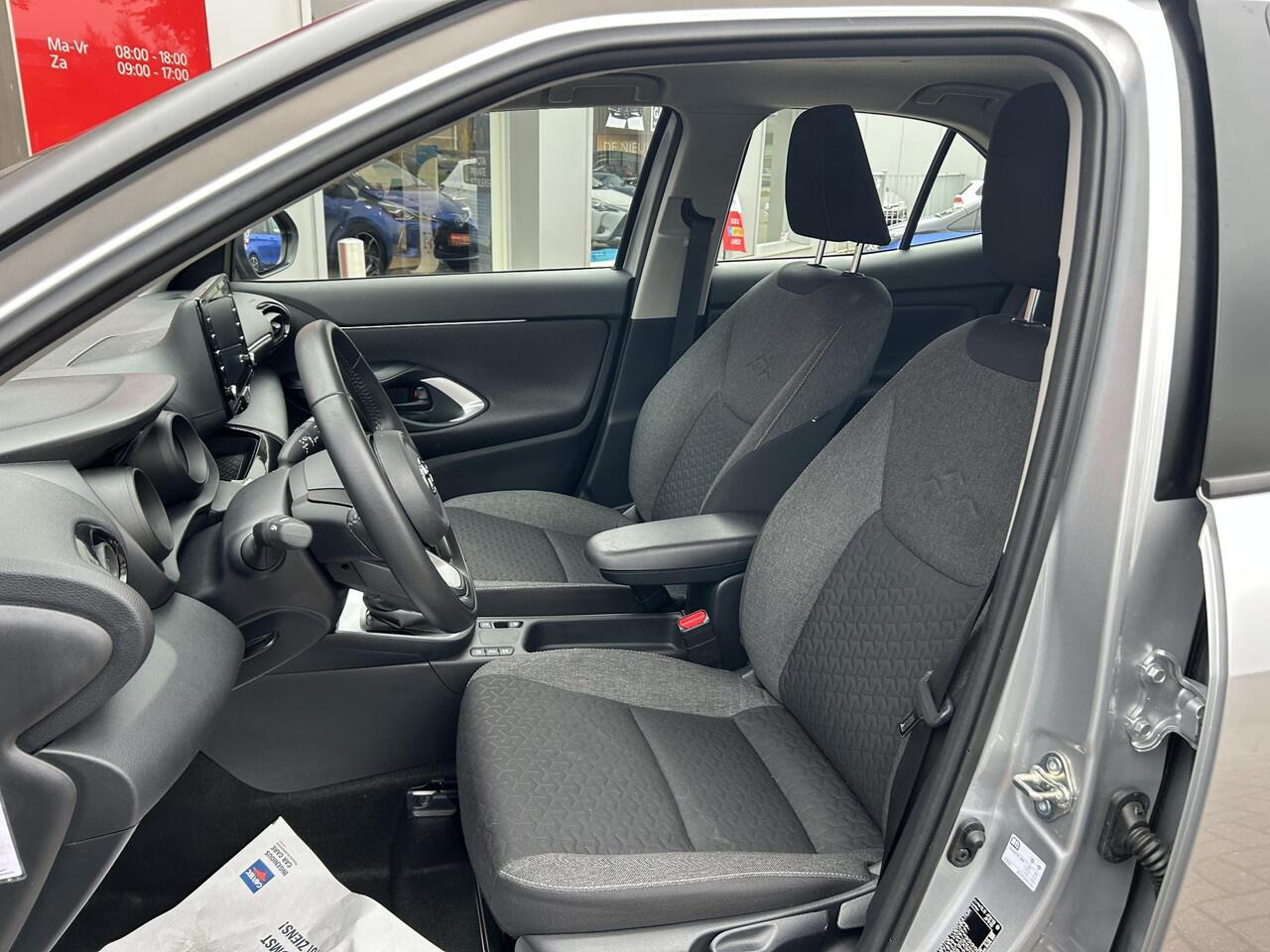 Toyota YARIS Cross 1.5 Hybrid Active Automaat! | Boekjes compleet | Achteruitrij camera | Navigatie Apple CarPlay/Android Auto |