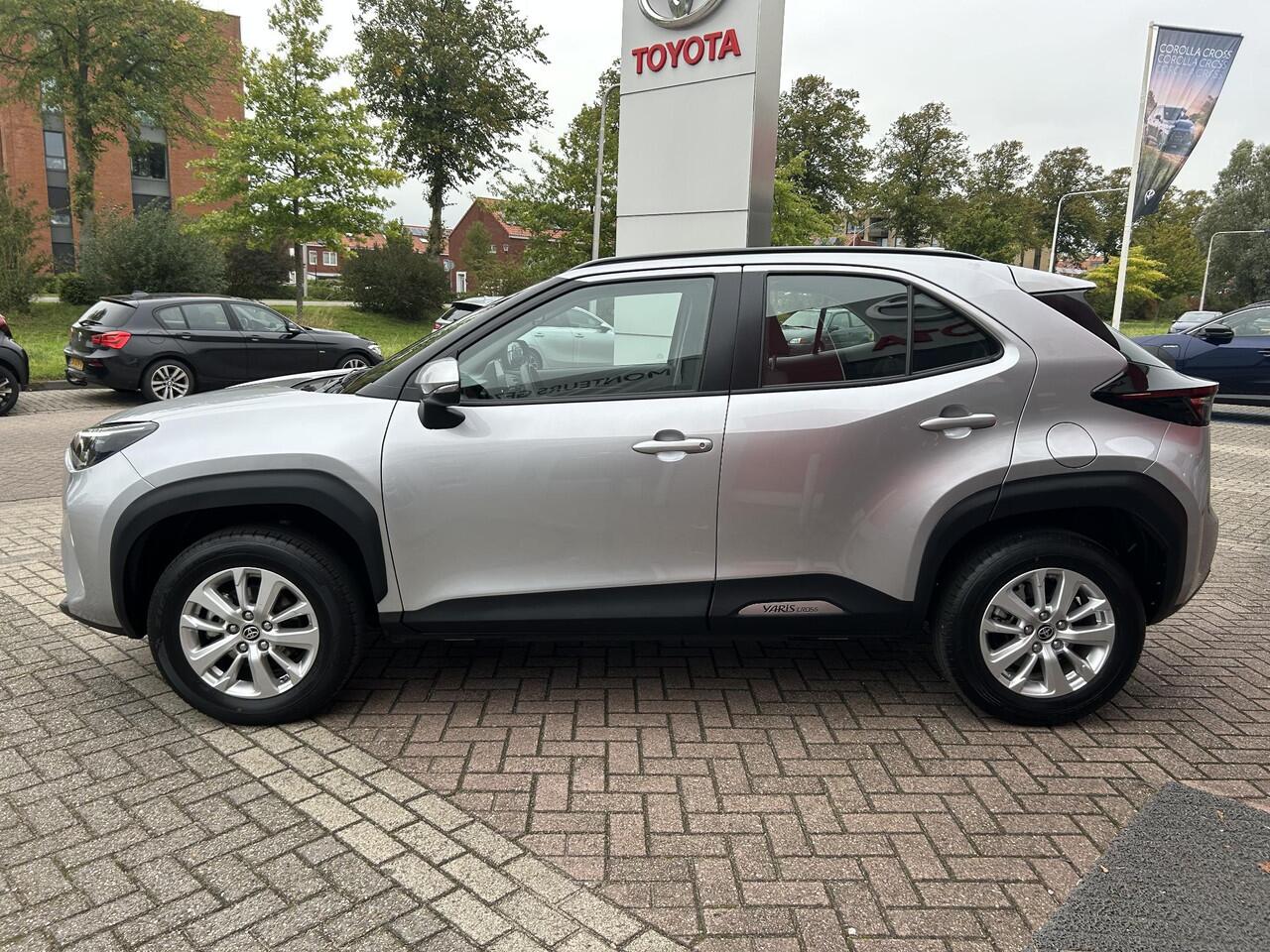 Toyota YARIS Cross 1.5 Hybrid Active Automaat! | Boekjes compleet | Achteruitrij camera | Navigatie Apple CarPlay/Android Auto |