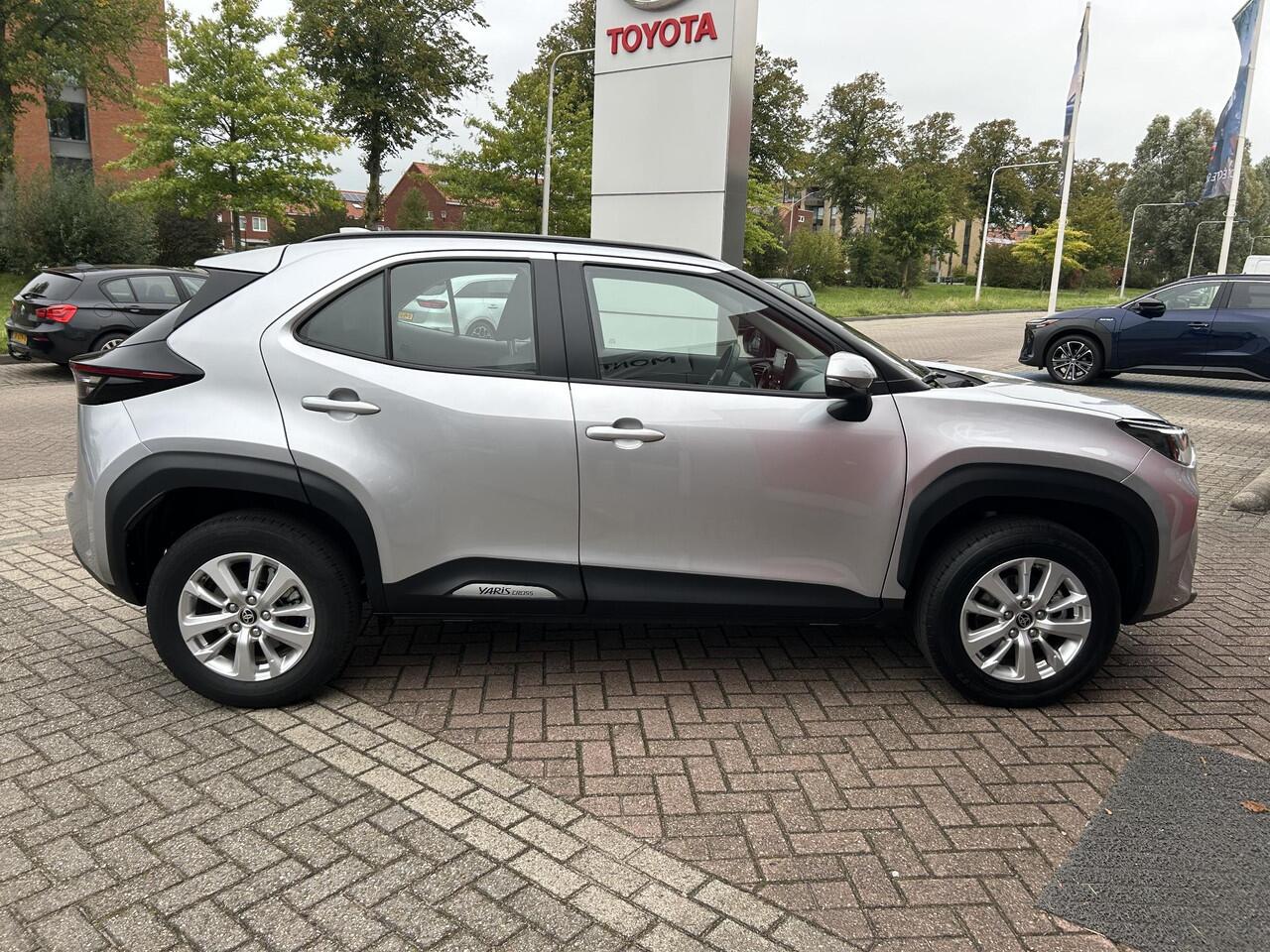 Toyota YARIS Cross 1.5 Hybrid Active Automaat! | Boekjes compleet | Achteruitrij camera | Navigatie Apple CarPlay/Android Auto |
