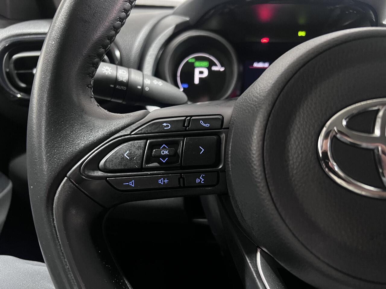 Toyota YARIS Cross 1.5 Hybrid Active Navigatie Apple CarPlay/Android Auto, adaptieve cruise control, achteruitrij camera, NL auto!