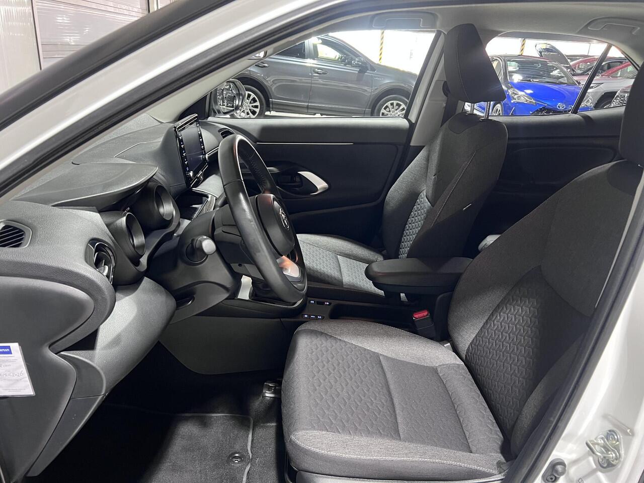 Toyota YARIS Cross 1.5 Hybrid Active Navigatie Apple CarPlay/Android Auto, adaptieve cruise control, achteruitrij camera, NL auto!