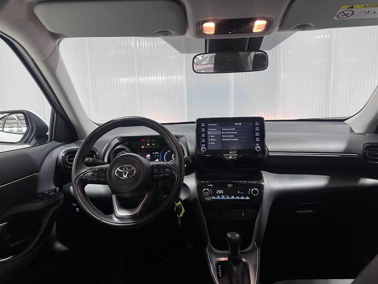 Toyota YARIS Cross 1.5 Hybrid Active Navigatie Apple CarPlay/Android Auto, adaptieve cruise control, achteruitrij camera, NL auto!