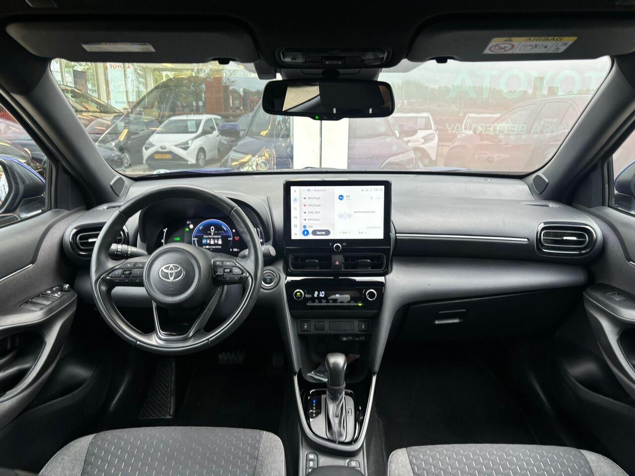 Toyota YARIS Cross 1.5 Hybrid 115 First Edition | Plus Pack | Parkeersensoren | Stoel en stuurverwarming | Apple Carplay/Android auto | Toyota garantie tot 2034!