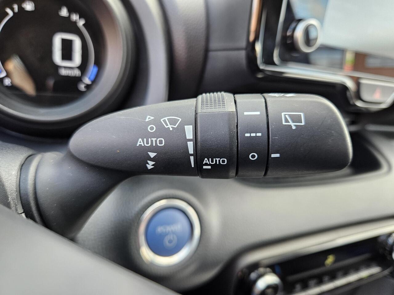 Toyota YARIS 1.5 Hybrid Dynamic | Slechts 8500 KM | org NL en 1e Eigenaar |