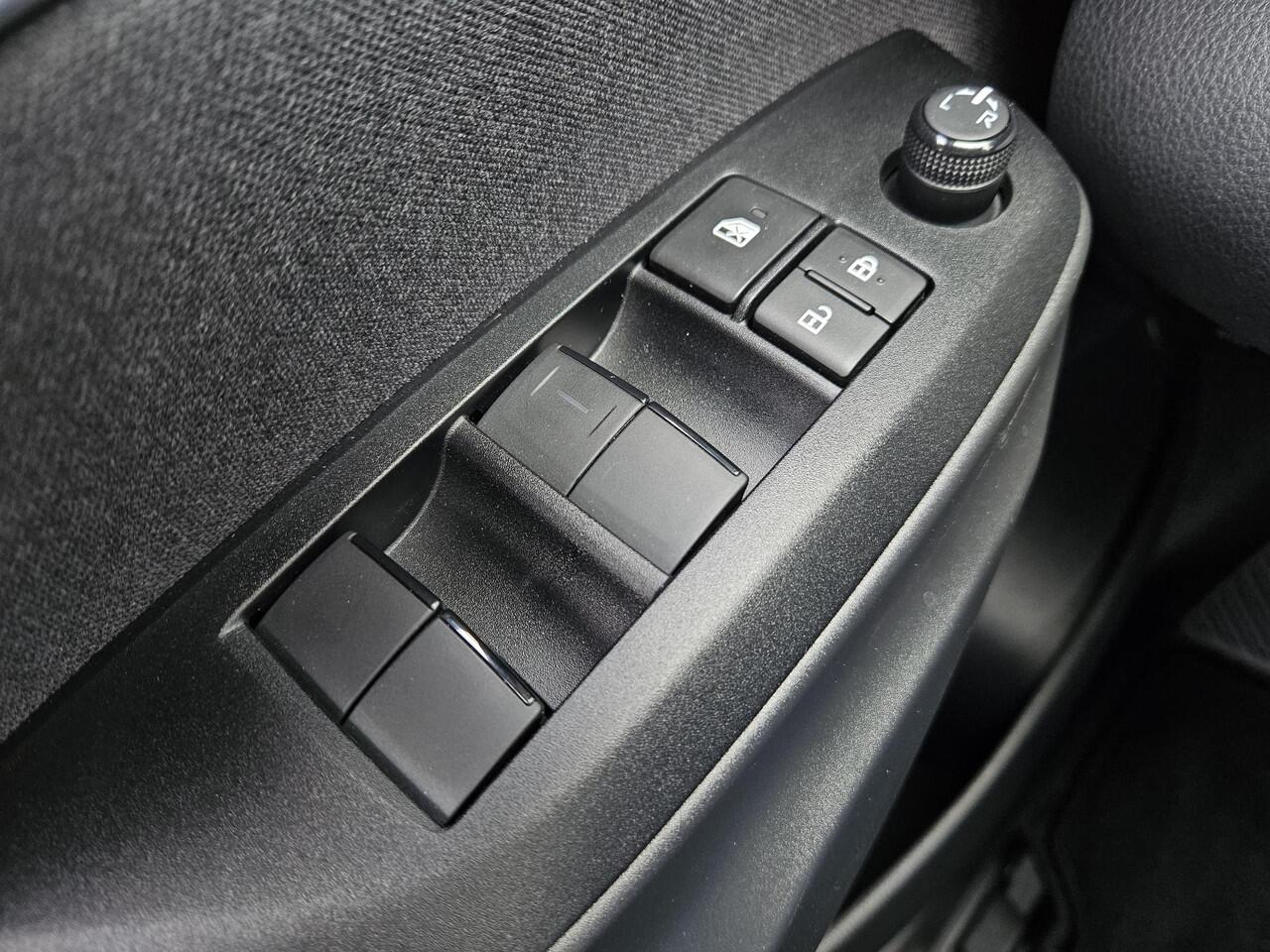 Toyota YARIS 1.5 Hybrid Dynamic | Slechts 8500 KM | org NL en 1e Eigenaar |