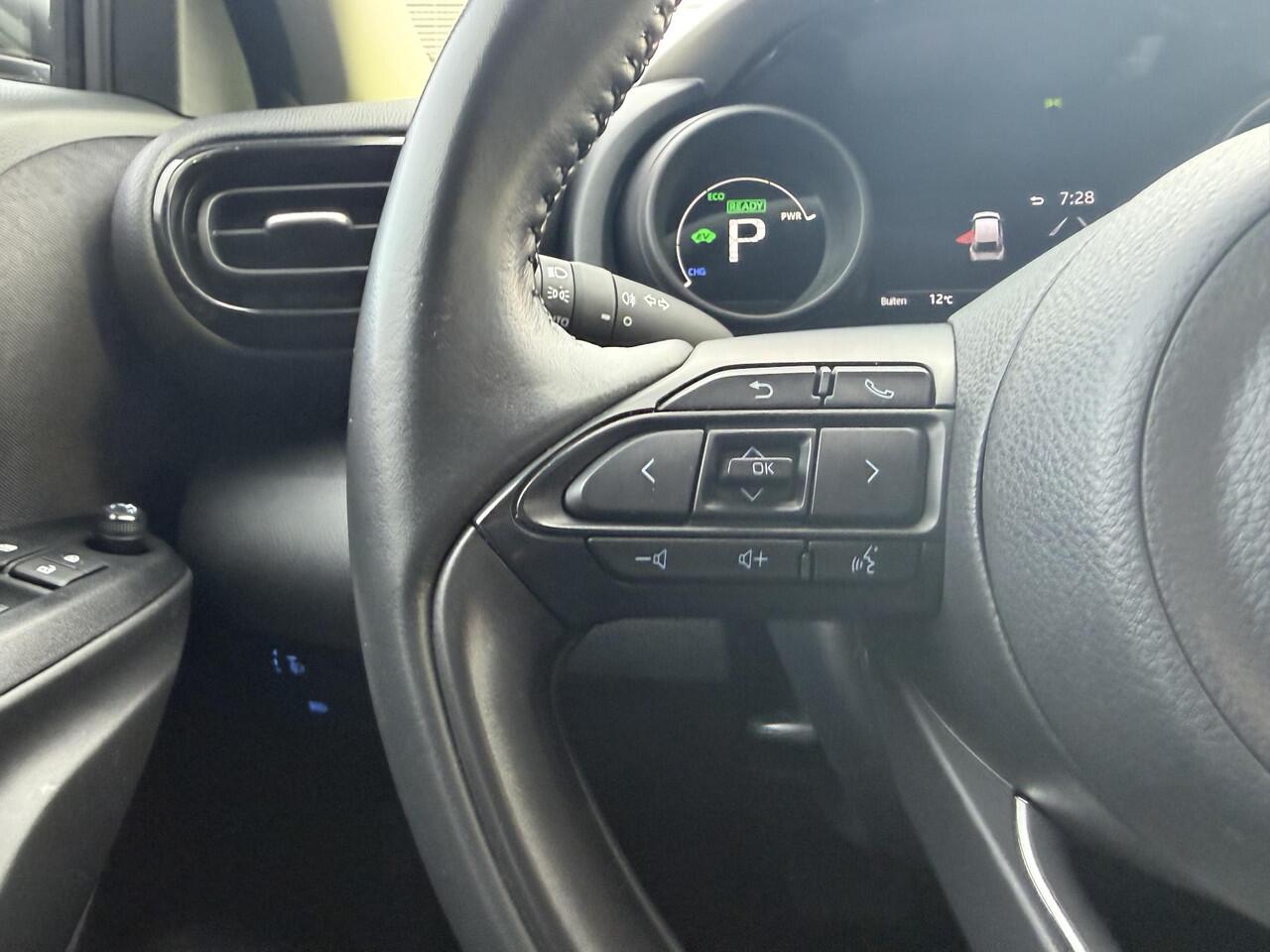 Toyota YARIS Cross 1.5 Hybrid Active | Parkeercamera | LM Velgen | Apple Carplay / Android Auto