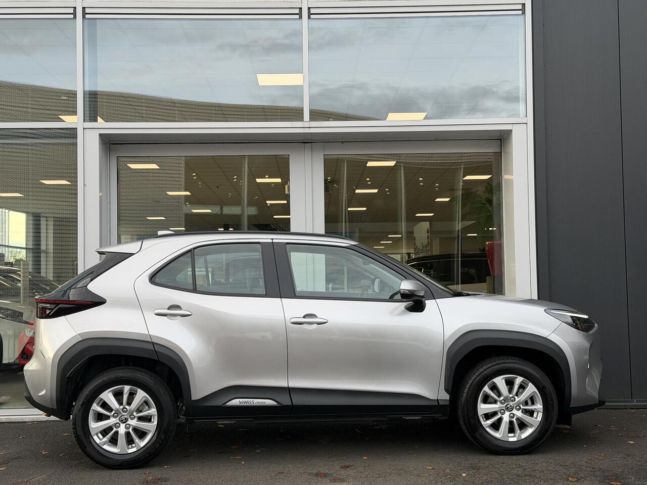 Toyota YARIS Cross 1.5 Hybrid Active | Parkeercamera | LM Velgen | Apple Carplay / Android Auto