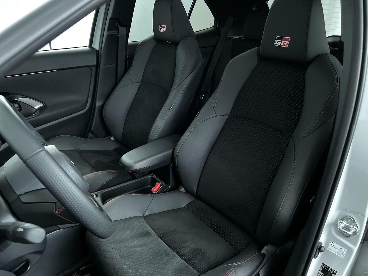 Toyota YARIS Cross 1.5 Hybrid 130 GR Sport | Rijklaar | GR-Plus Pack | JBL | HUD