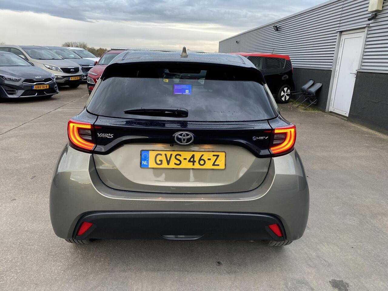 Toyota YARIS 1.5 Hybrid 115 First Edition Navigatie Apple CarPlay/Android Auto, achteruitrij camera, adaptieve cruise control, keyless, NL auto!