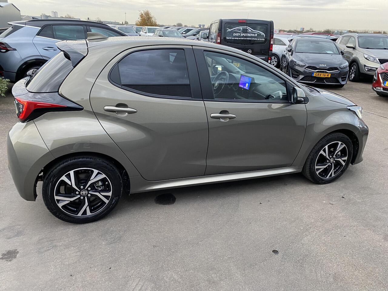 Toyota YARIS 1.5 Hybrid 115 First Edition Navigatie Apple CarPlay/Android Auto, achteruitrij camera, adaptieve cruise control, keyless, NL auto!