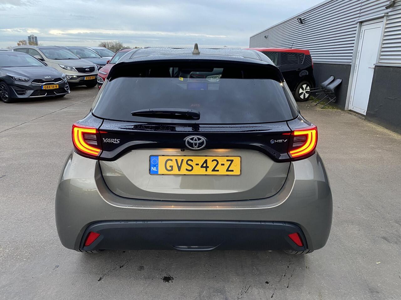 Toyota YARIS 1.5 Hybrid 115 First Edition Navigatie Apple CarPlay/Android Auto, achteruitrij camera, adaptieve cruise control, keyless, NL auto!