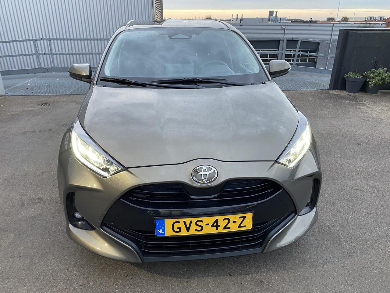 Toyota YARIS 1.5 Hybrid 115 First Edition Navigatie Apple CarPlay/Android Auto, achteruitrij camera, adaptieve cruise control, keyless, NL auto!