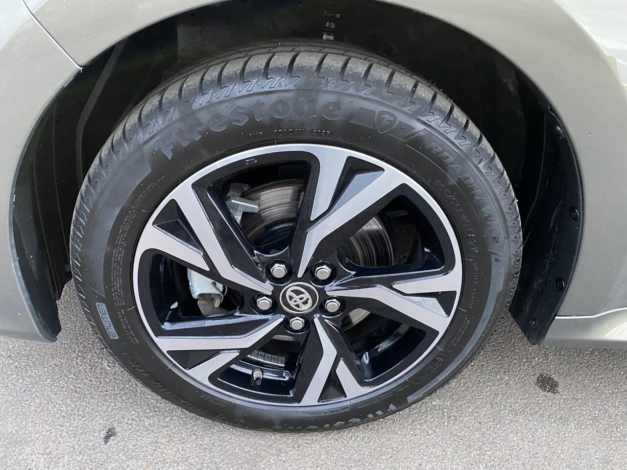 Toyota YARIS 1.5 Hybrid 115 First Edition Navigatie Apple CarPlay/Android Auto, achteruitrij camera, adaptieve cruise control, keyless, NL auto!