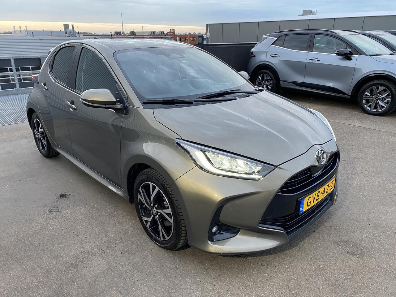 Toyota YARIS 1.5 Hybrid 115 First Edition Navigatie Apple CarPlay/Android Auto, achteruitrij camera, adaptieve cruise control, keyless, NL auto!