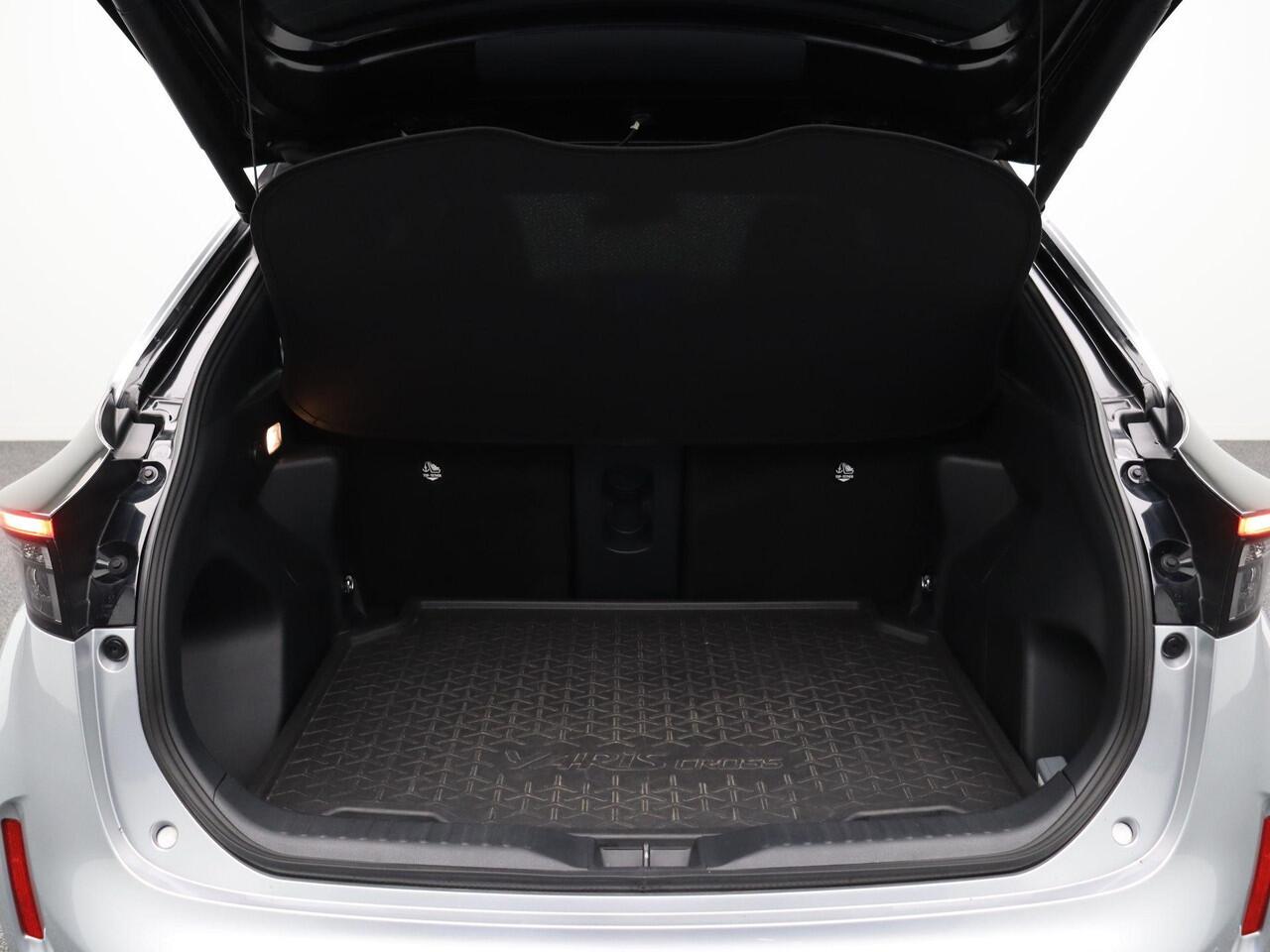 Toyota YARIS Cross 1.5 Hybrid Adventure | JBL | Head Up Display | Elektrische klep |