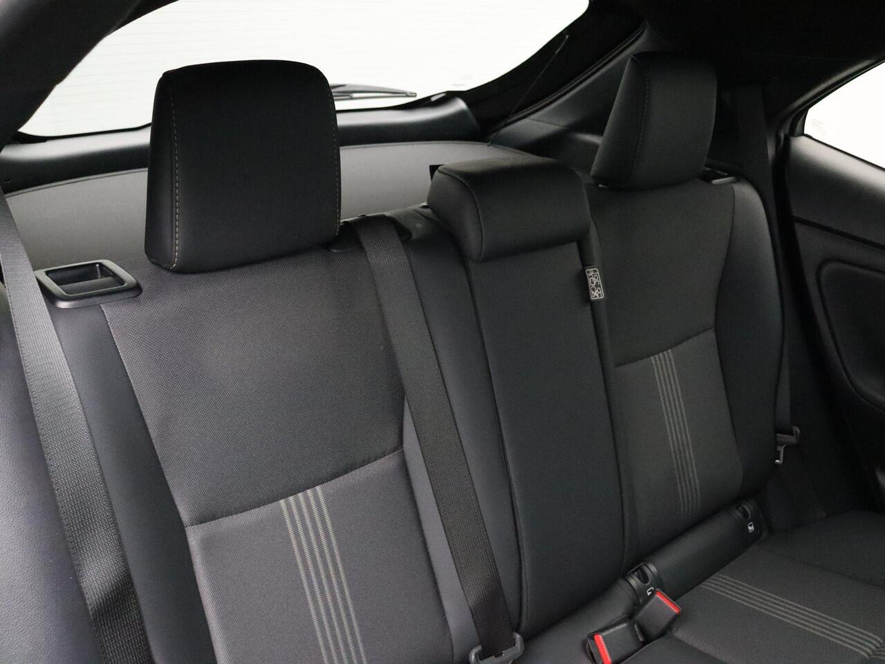 Toyota YARIS Cross 1.5 Hybrid Adventure | JBL | Head Up Display | Elektrische klep |