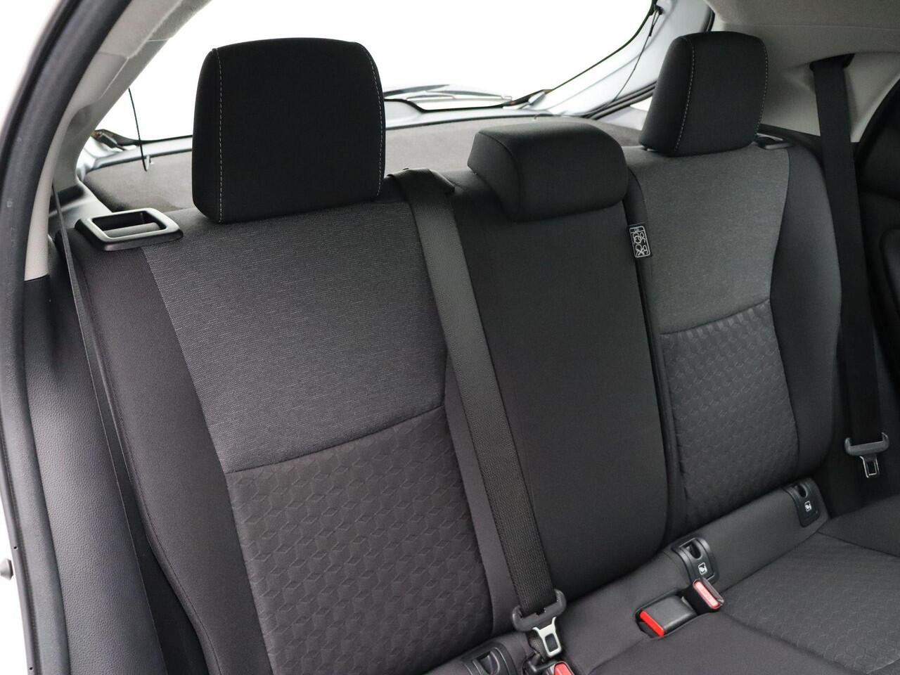 Toyota YARIS 1.5 Hybrid Dynamic | Achteruitrijcamera | Full Led Koplampen | Apple Carplay & Android Auto |