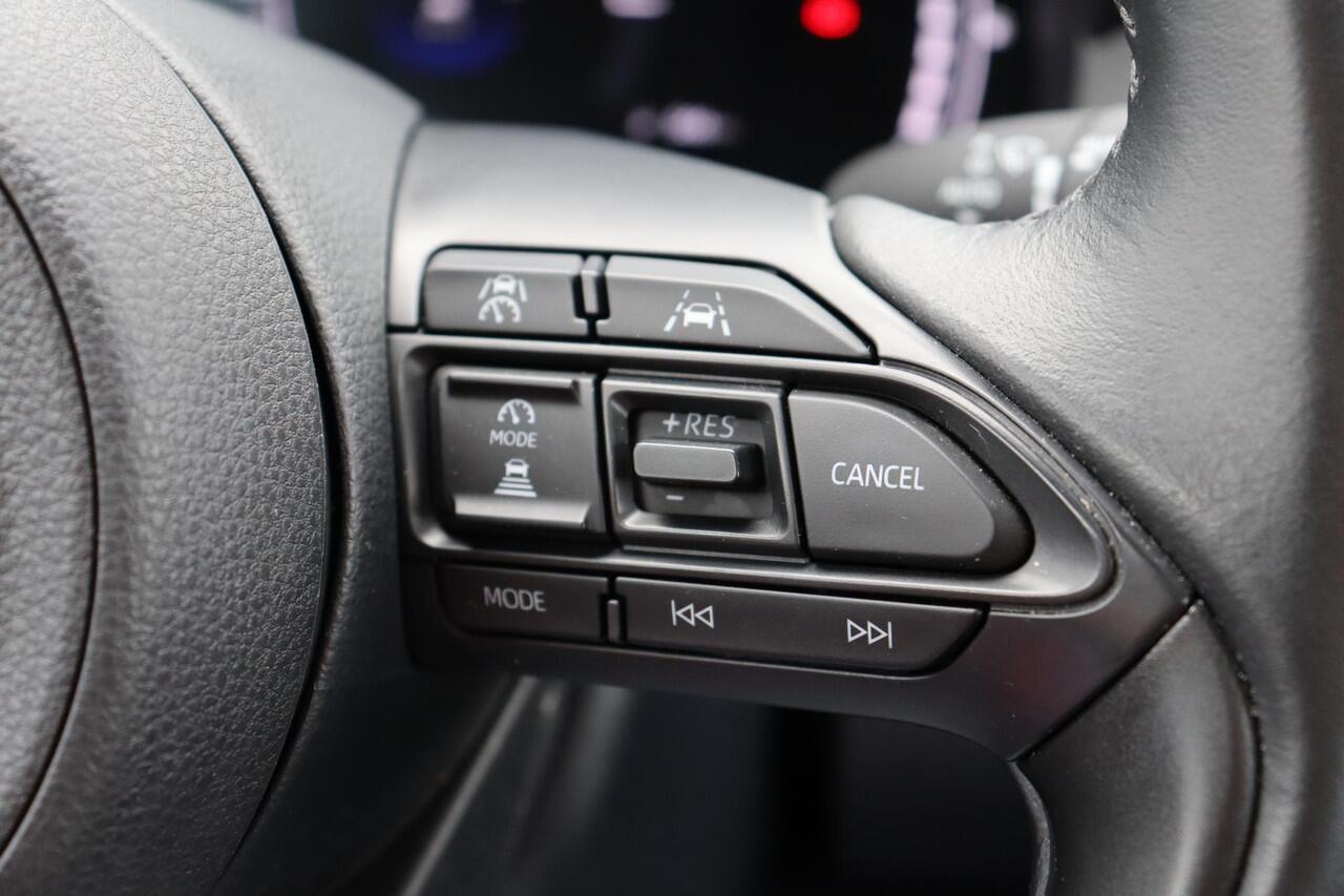 Toyota YARIS 1.5 Hybrid 115 First Edition, Apple Carplay, Android auto, Parelmoer Wit,Achteruitrijcamera, DAB Radio, Adaptieve Cruise Control