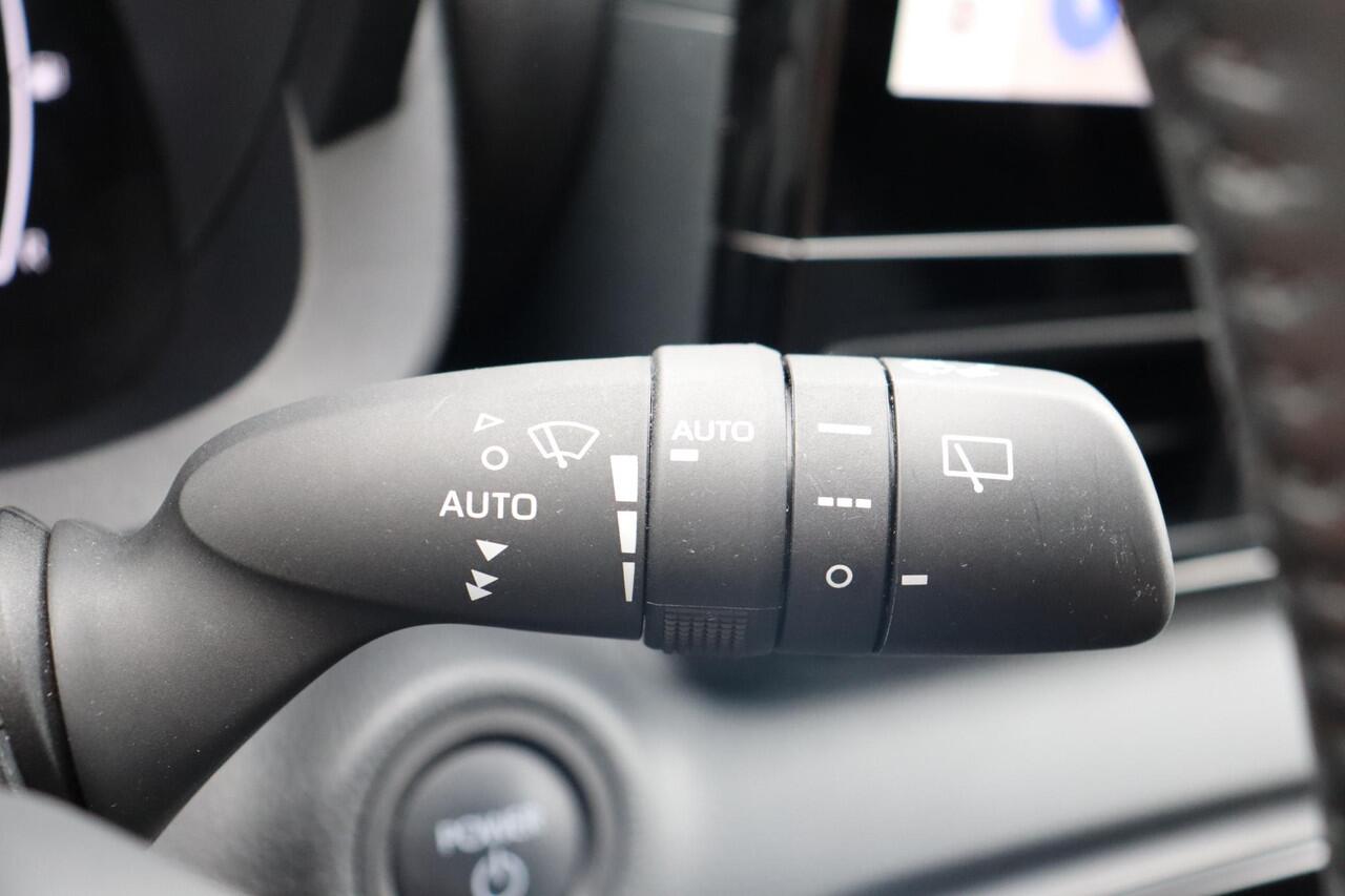 Toyota YARIS 1.5 Hybrid 115 First Edition, Apple Carplay, Android auto, Parelmoer Wit,Achteruitrijcamera, DAB Radio, Adaptieve Cruise Control