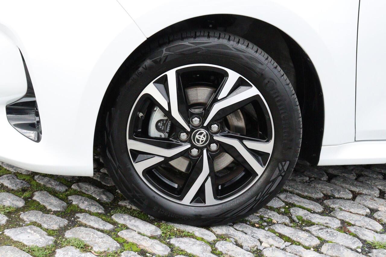 Toyota YARIS 1.5 Hybrid 115 First Edition, Apple Carplay, Android auto, Parelmoer Wit,Achteruitrijcamera, DAB Radio, Adaptieve Cruise Control