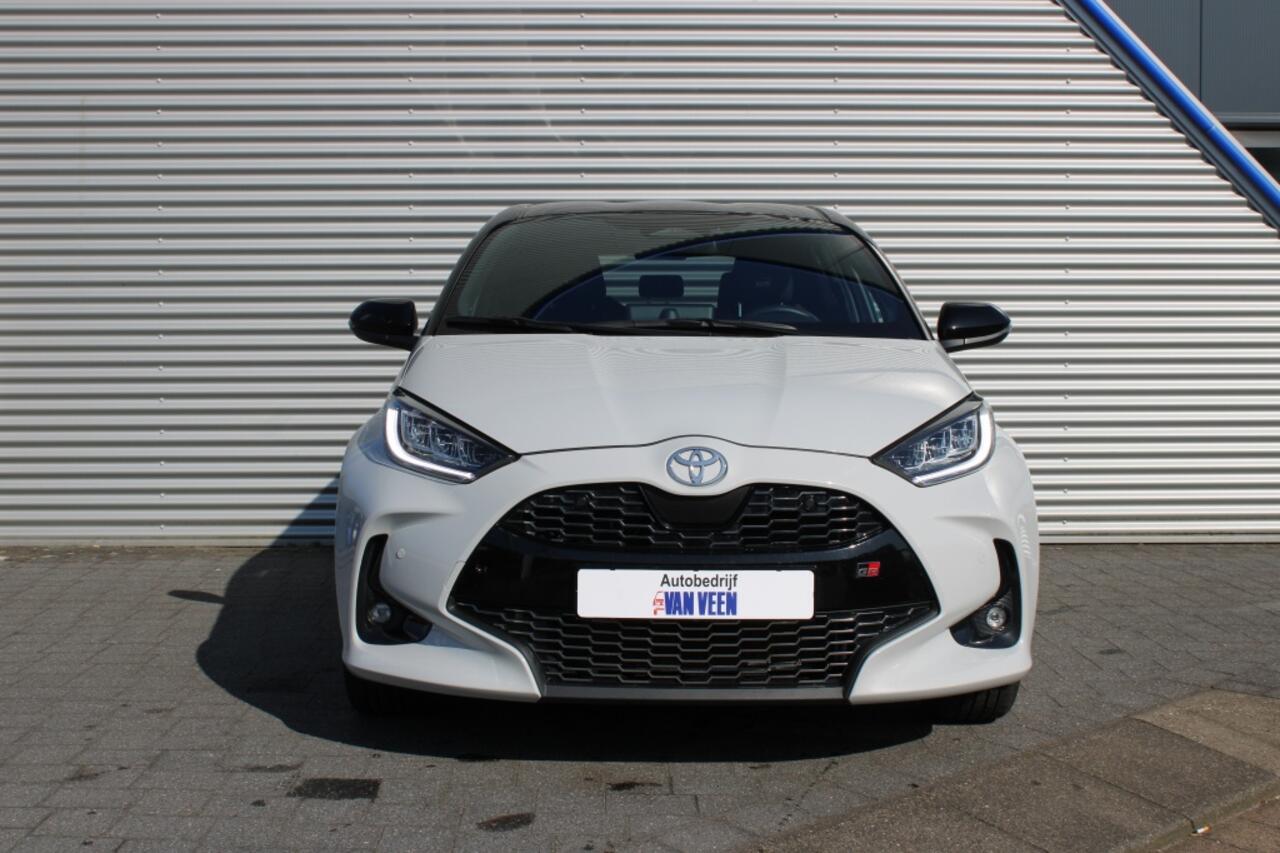 Toyota YARIS 1.5 Hybrid 130pk! GR Sport | Navi | PDC | Stoel -/ Stuurwielverw
