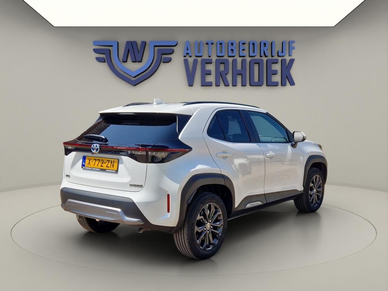 Toyota YARIS Cross 1.5 Hybrid Explore NL Auto - Luxe uitvoering - Lage Kmstand!