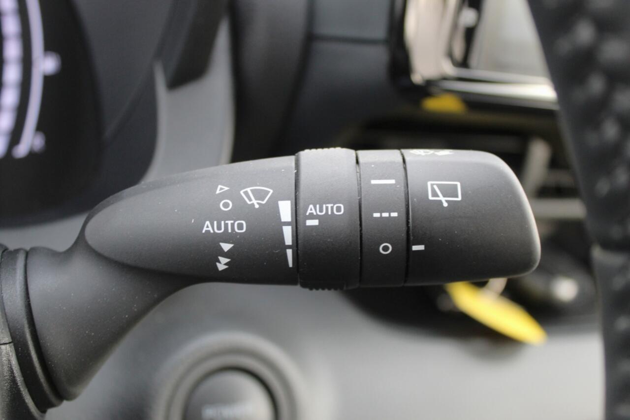 Toyota YARIS 1.5 Hybrid 115 Style | Sensoren v/a | Android Auto | Stu