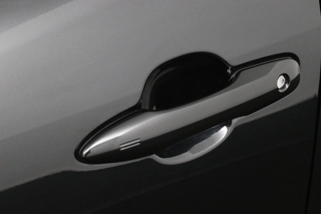 Toyota YARIS Cross 1.5 Hybrid 115 First Edition | Apple Carplay/Android Auto | All Season Banden | Achteruitrijcamera |