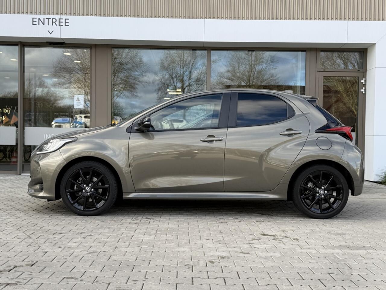 Toyota YARIS 1.5 Hybride Executive | Parkeersensoren V+A | Blindspot