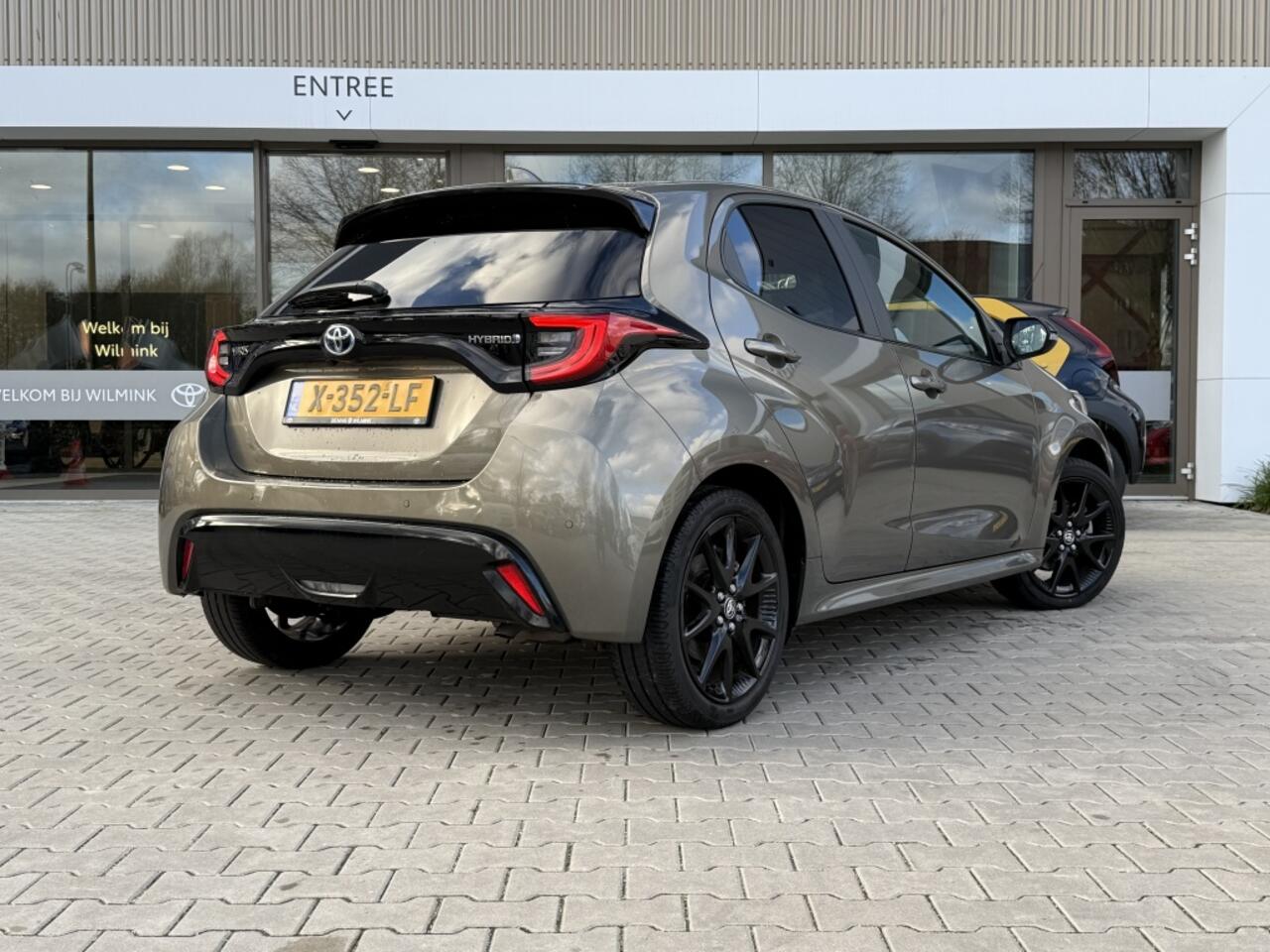 Toyota YARIS 1.5 Hybride Executive | Parkeersensoren V+A | Blindspot