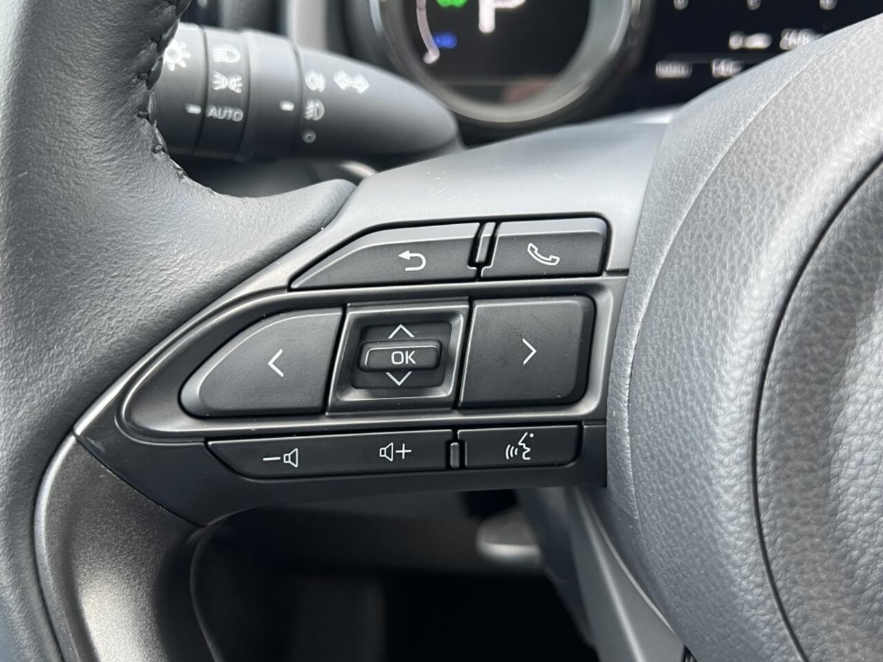 Toyota YARIS 1.5 Hybride Executive | Parkeersensoren V+A | Blindspot