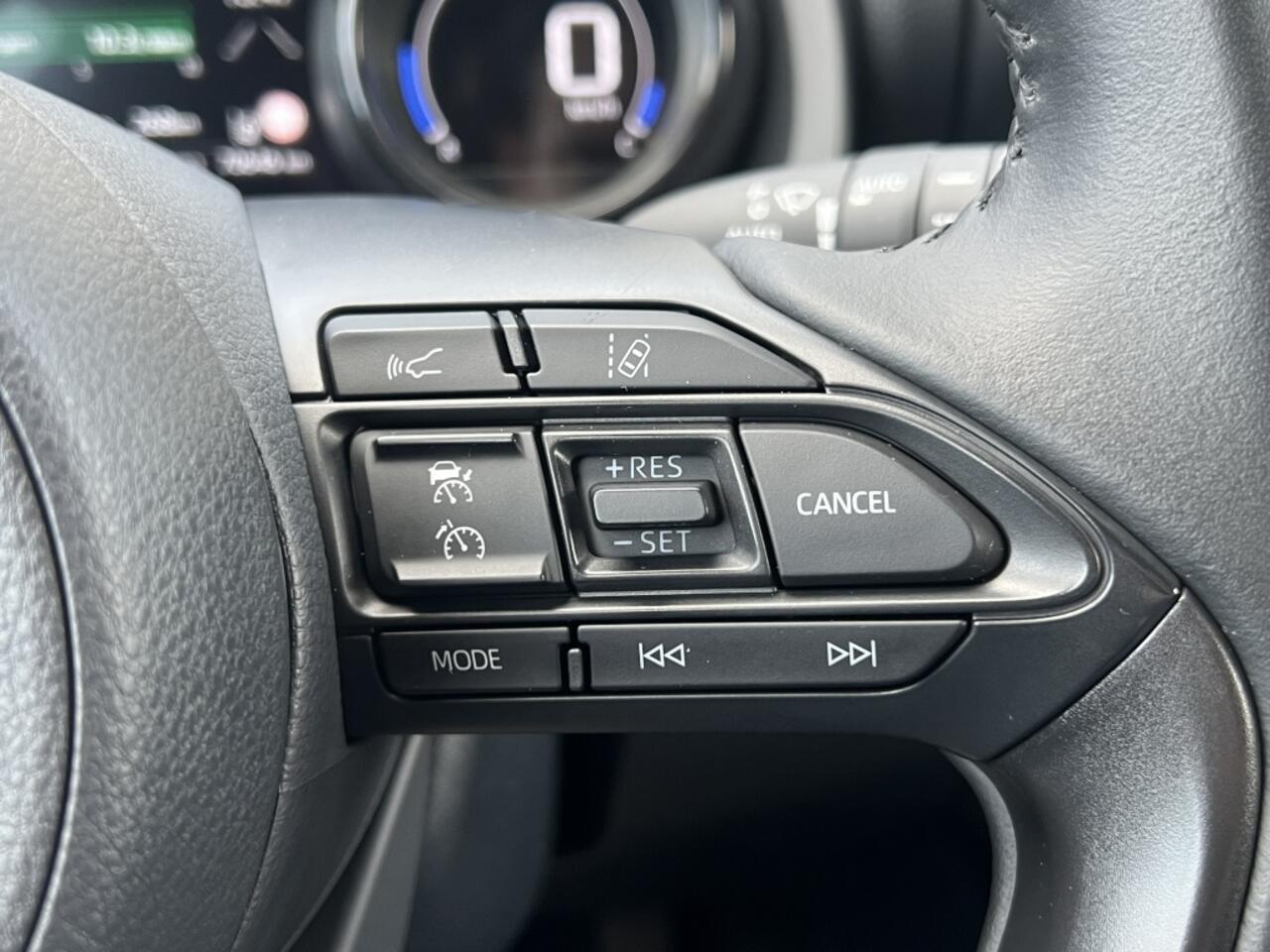 Toyota YARIS 1.5 Hybride Executive | Parkeersensoren V+A | Blindspot