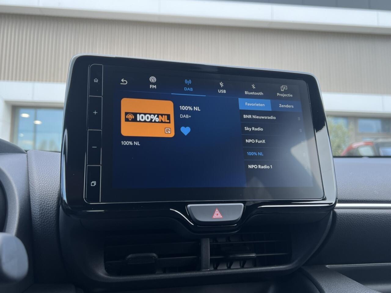 Toyota YARIS 1.5 Hybride Executive | Parkeersensoren V+A | Blindspot