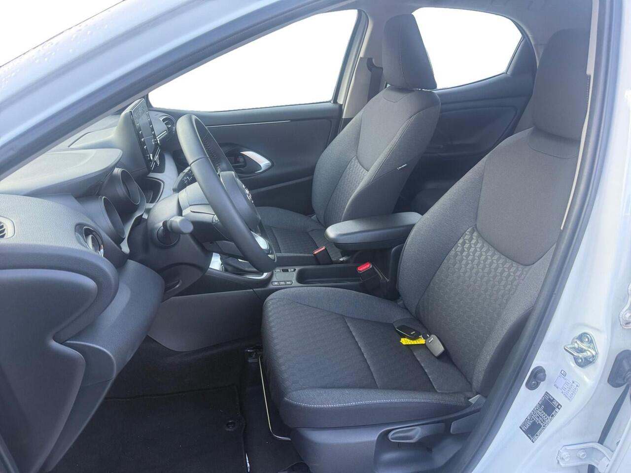 Toyota YARIS 1.5 Hybrid Dynamic | Camera | Apple Carplay/Android Auto | Stoel Verwarming | Climate Control | Full Led | DAB