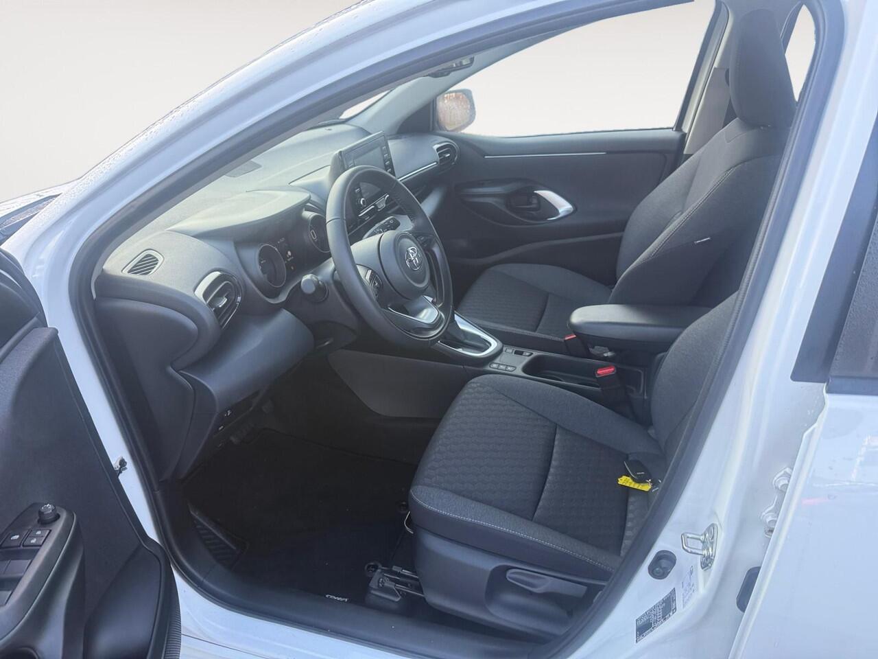 Toyota YARIS 1.5 Hybrid Dynamic | Camera | Apple Carplay/Android Auto | Stoel Verwarming | Climate Control | Full Led | DAB