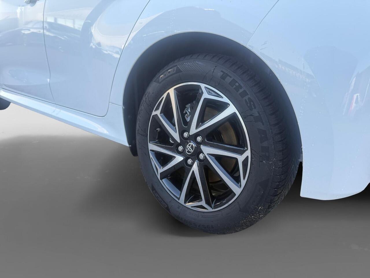 Toyota YARIS 1.5 Hybrid Dynamic | Camera | Apple Carplay/Android Auto | Stoel Verwarming | Climate Control | Full Led | DAB