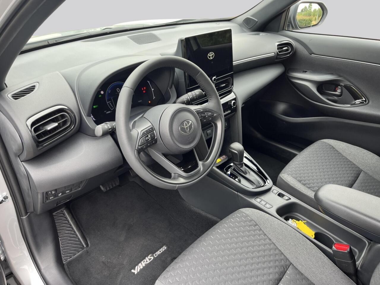 Toyota YARIS Cross 1.5 Hybride 130 pk Black Edition, Safety + Winter pakket.