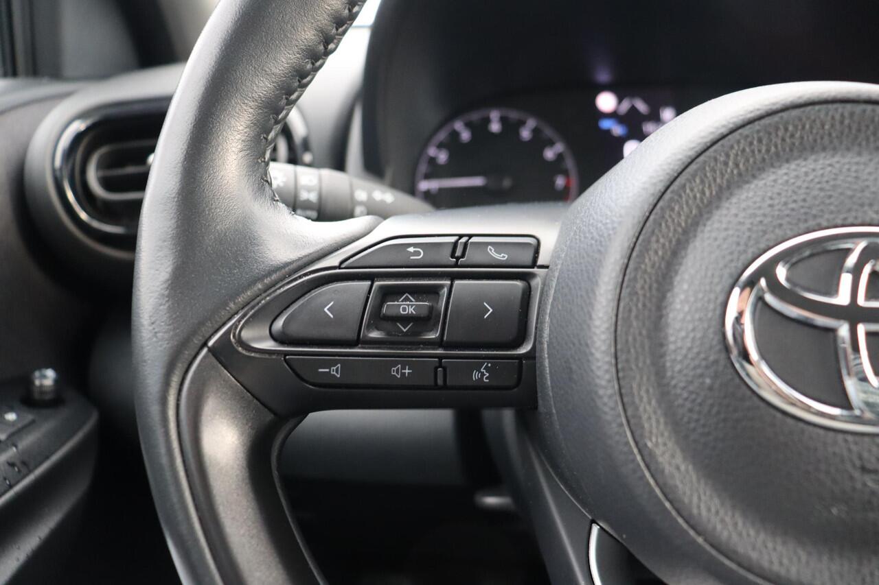 Toyota YARIS 1.5 VVT-i Dynamic Limited, Stoel & Stuurverwarming , Adaptieve Cruise control, Parkeercamera, Apple Carplay, Android Auto.
