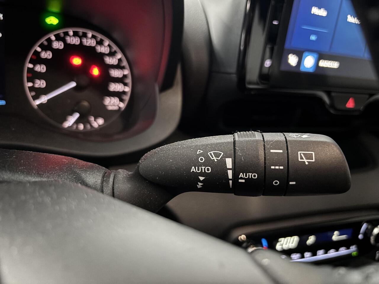 Toyota YARIS 1.5 Hybrid 115 Active NIEUW MODEL, Draadloze carplay, LM velgen, 1e eigenaar NL Auto slechts 9011km!