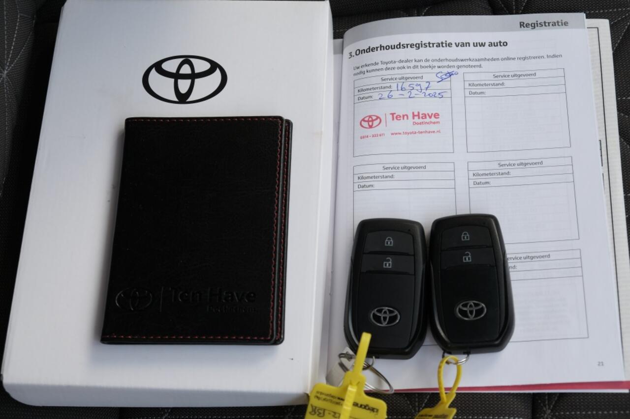 Toyota YARIS Cross 1.5 Hybrid Executive Automaat | Draadloos laden telefoon | Head-