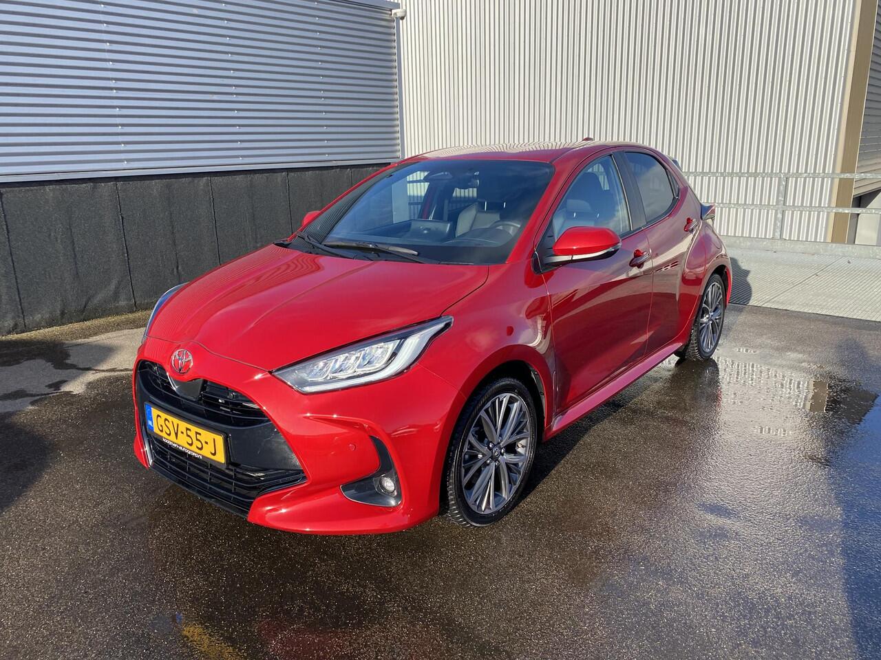 Toyota YARIS 1.5 Hybrid 130 Executive Mega veel luxe, NL-auto, Dodehoekdetectie, stoel- & stuurverwarming, navigatie Apple CarPlay/Android Auto, parkeersensoren v&a, ACC