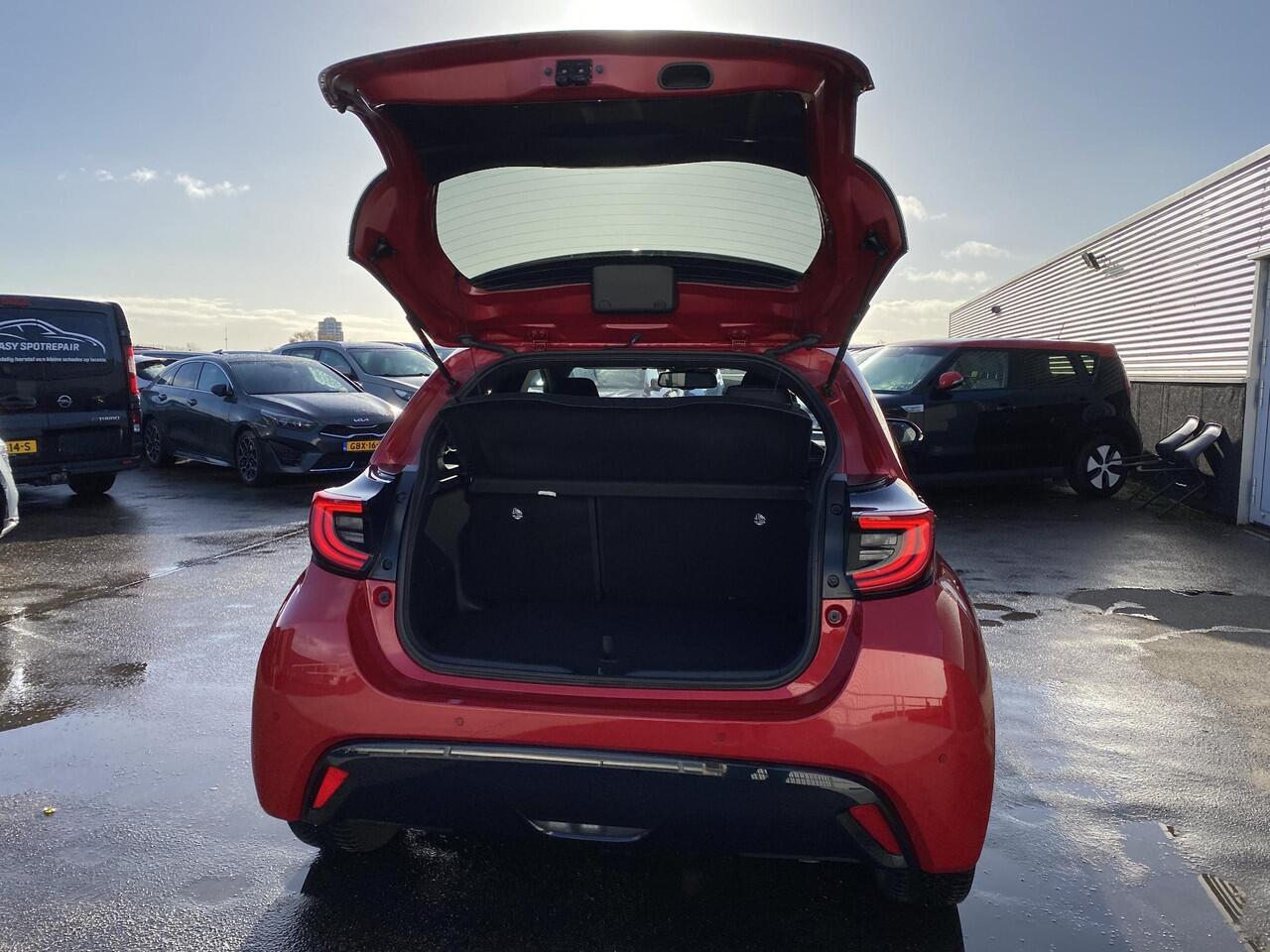 Toyota YARIS 1.5 Hybrid 130 Executive Mega veel luxe, NL-auto, Dodehoekdetectie, stoel- & stuurverwarming, navigatie Apple CarPlay/Android Auto, parkeersensoren v&a, ACC