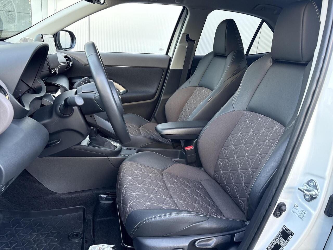 Toyota YARIS Cross 1.5 Hybrid Executive **DODEHOEK DETECTIE/ STUURVERWARMING/ PARKEERSENSOREN**