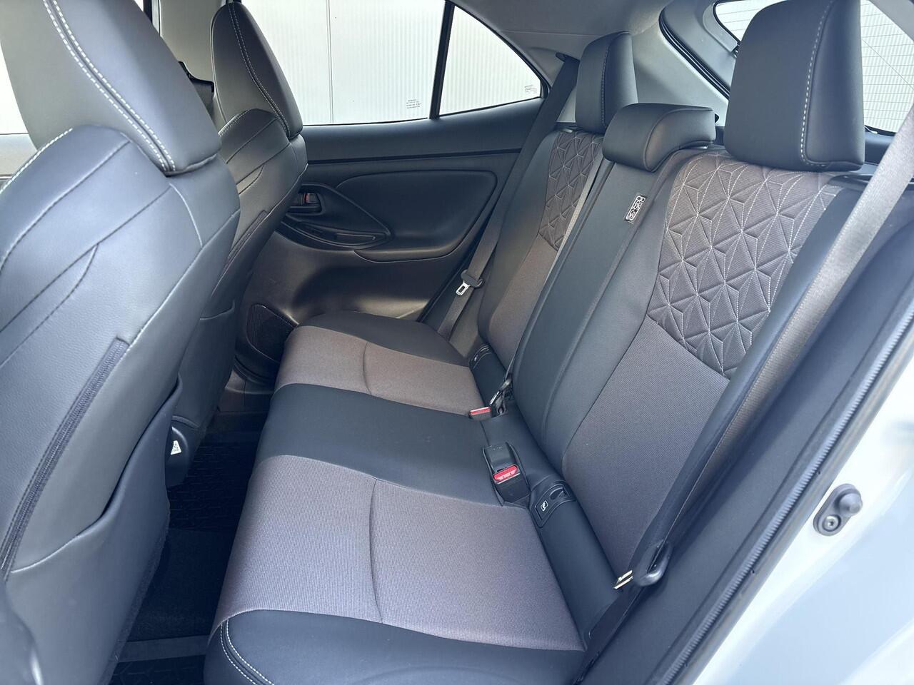 Toyota YARIS Cross 1.5 Hybrid Executive **DODEHOEK DETECTIE/ STUURVERWARMING/ PARKEERSENSOREN**