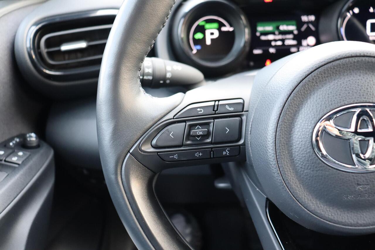 Toyota YARIS 1.5 Hybrid Dynamic Plus, Head Up Display Stoel en stuurverwarming, Apple Carplay, Android Auto.